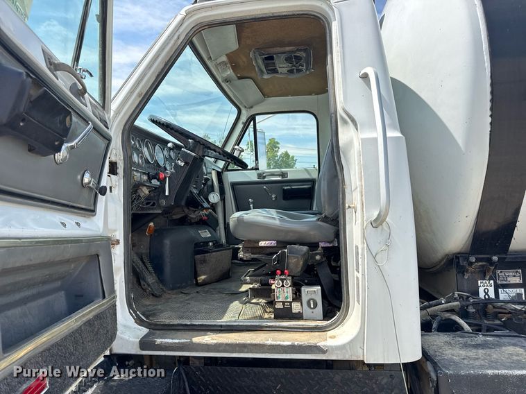 image for item DV4145 Big Wheels applicator truck