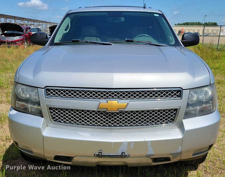 image for item DX7146 2014 Chevrolet Suburban SUV