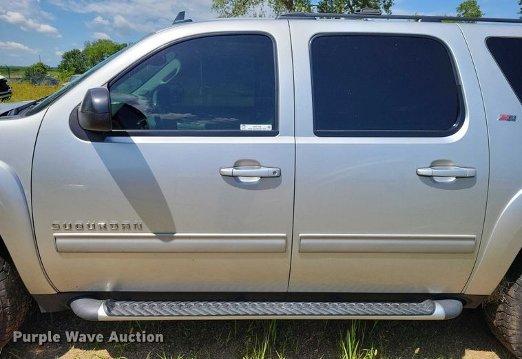 image for item DX7146 2014 Chevrolet Suburban SUV