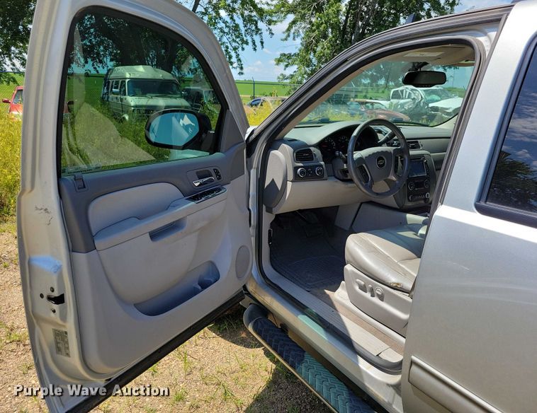 image for item DX7146 2014 Chevrolet Suburban SUV