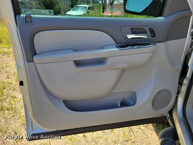 image for item DX7146 2014 Chevrolet Suburban SUV