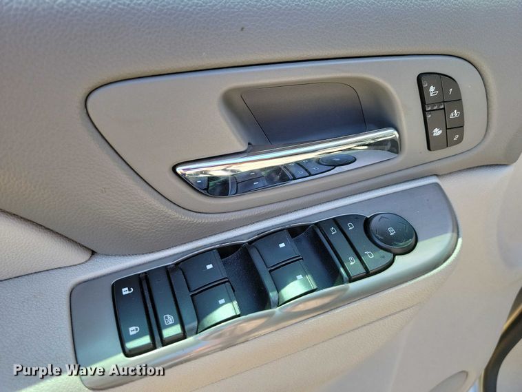 image for item DX7146 2014 Chevrolet Suburban SUV