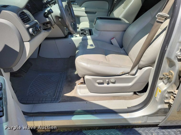 image for item DX7146 2014 Chevrolet Suburban SUV