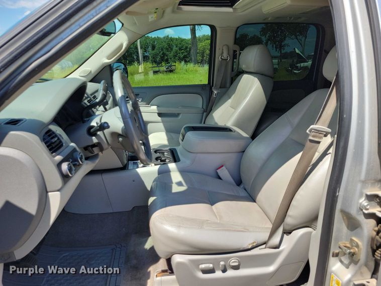 image for item DX7146 2014 Chevrolet Suburban SUV