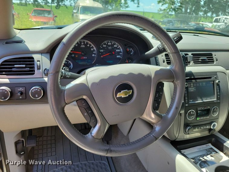 image for item DX7146 2014 Chevrolet Suburban SUV