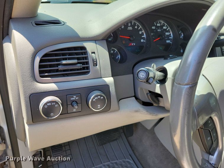 image for item DX7146 2014 Chevrolet Suburban SUV