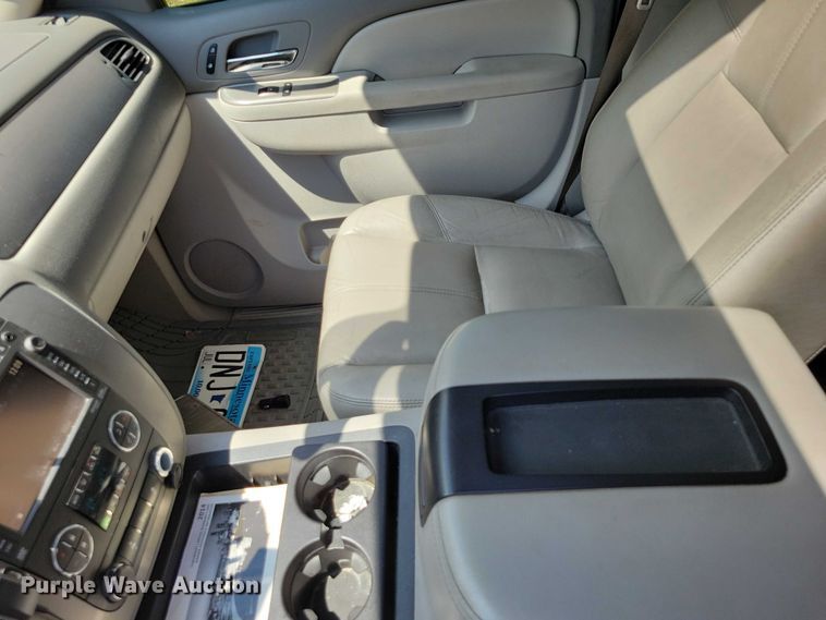 image for item DX7146 2014 Chevrolet Suburban SUV