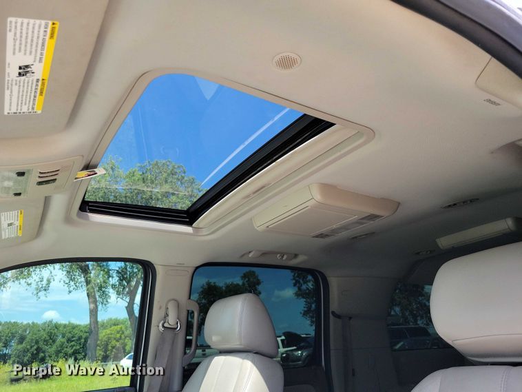 image for item DX7146 2014 Chevrolet Suburban SUV