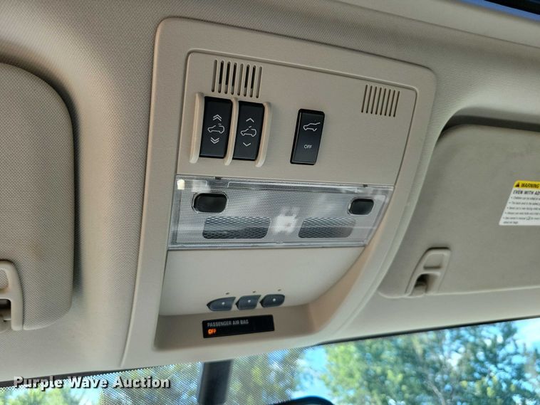 image for item DX7146 2014 Chevrolet Suburban SUV