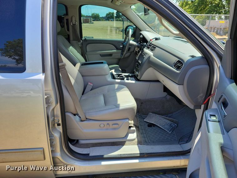 image for item DX7146 2014 Chevrolet Suburban SUV