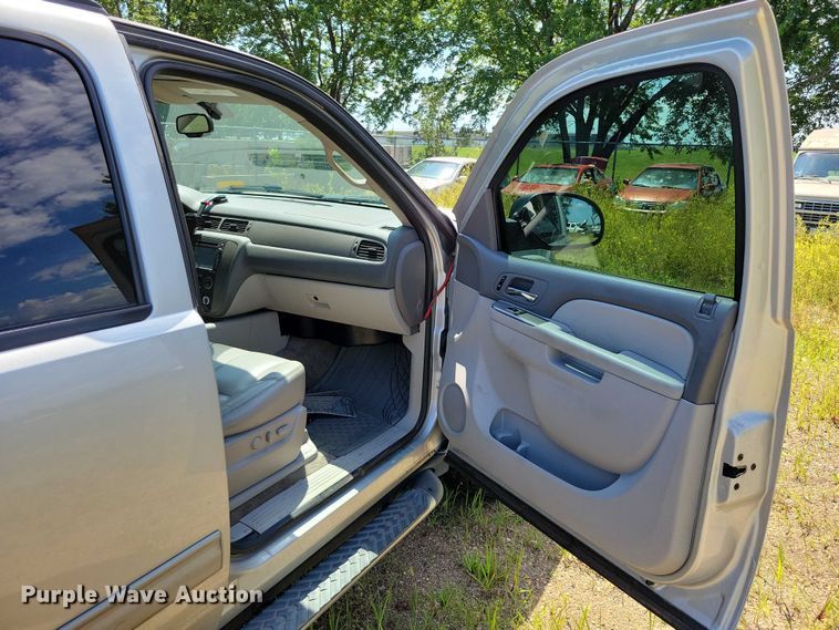 image for item DX7146 2014 Chevrolet Suburban SUV