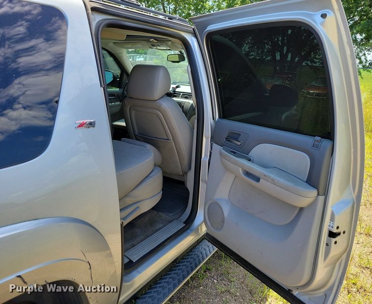 image for item DX7146 2014 Chevrolet Suburban SUV