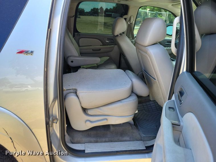 image for item DX7146 2014 Chevrolet Suburban SUV