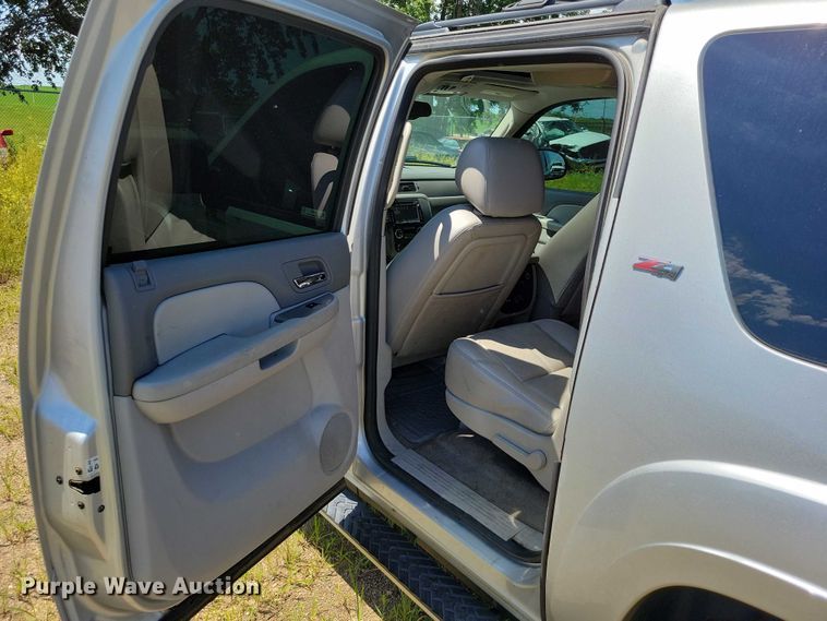 image for item DX7146 2014 Chevrolet Suburban SUV