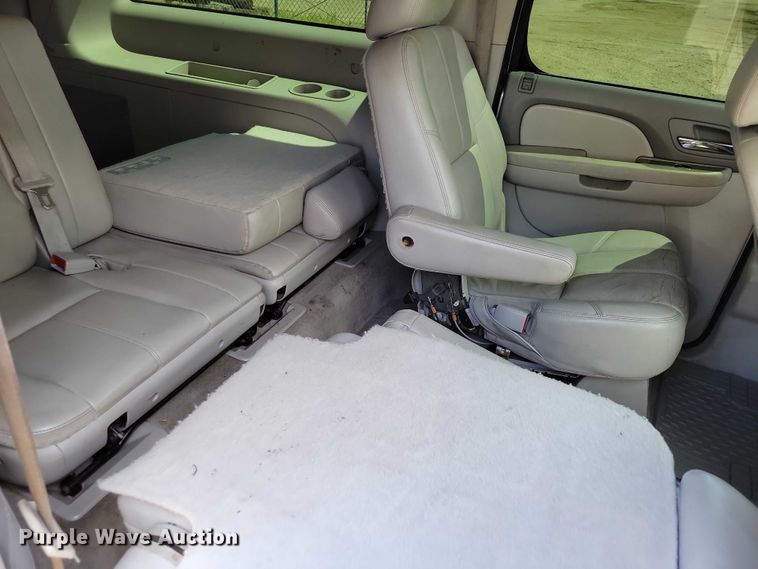 image for item DX7146 2014 Chevrolet Suburban SUV