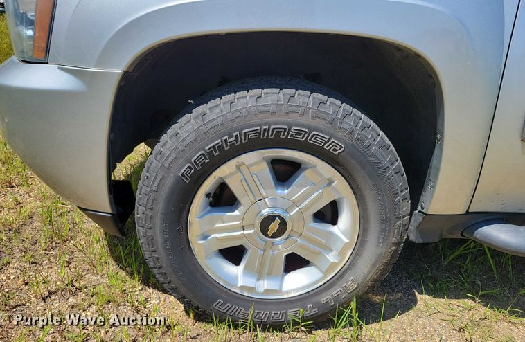 image for item DX7146 2014 Chevrolet Suburban SUV