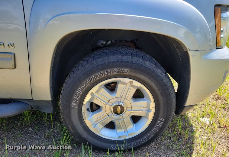 image for item DX7146 2014 Chevrolet Suburban SUV