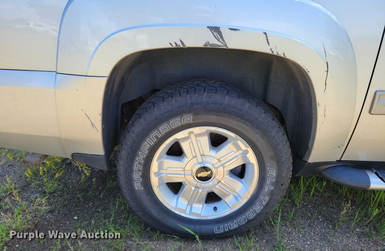 image for item DX7146 2014 Chevrolet Suburban SUV