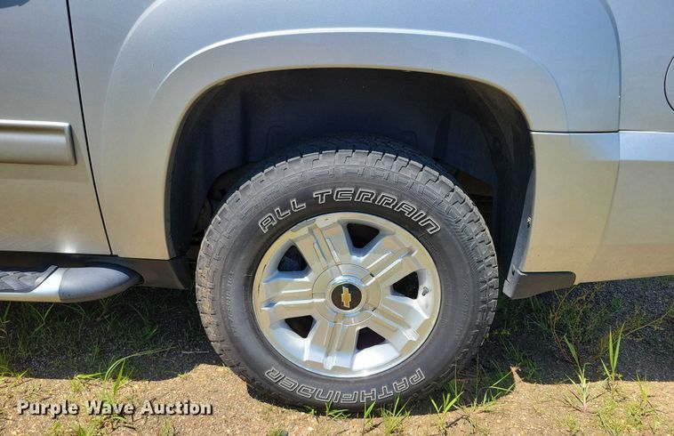 image for item DX7146 2014 Chevrolet Suburban SUV