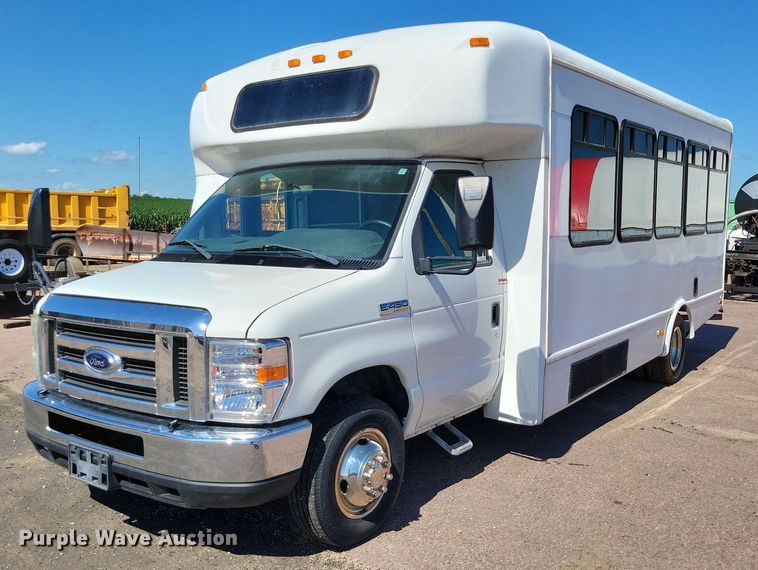 image for item DX7148 2012 Ford E450 shuttle bus