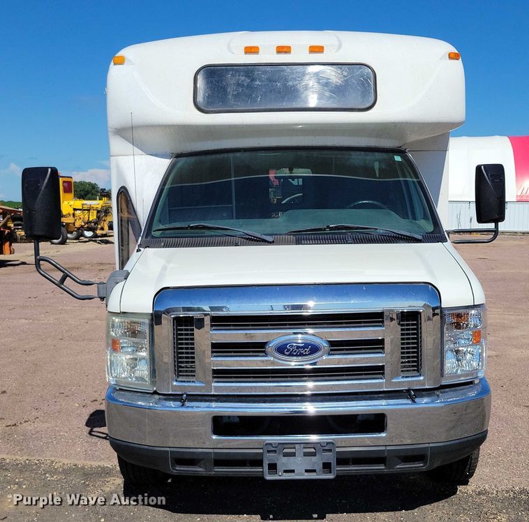 image for item DX7148 2012 Ford E450 shuttle bus
