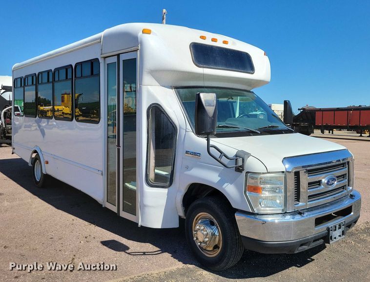 image for item DX7148 2012 Ford E450 shuttle bus