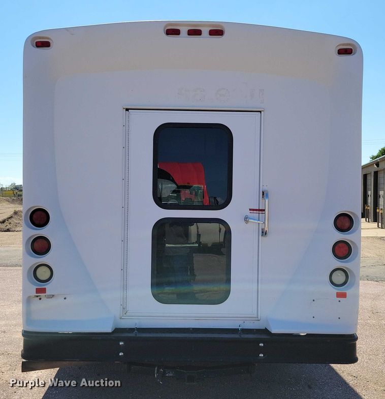 image for item DX7148 2012 Ford E450 shuttle bus