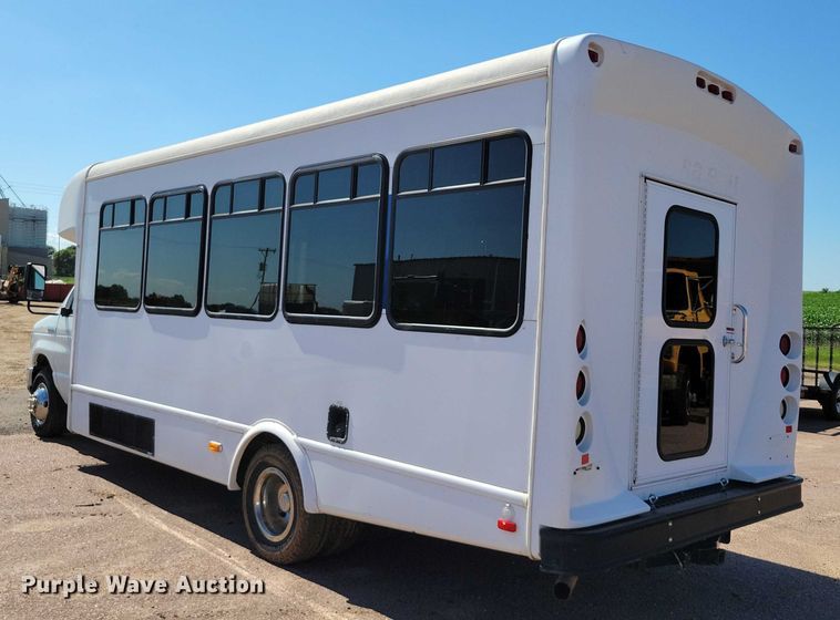 image for item DX7148 2012 Ford E450 shuttle bus
