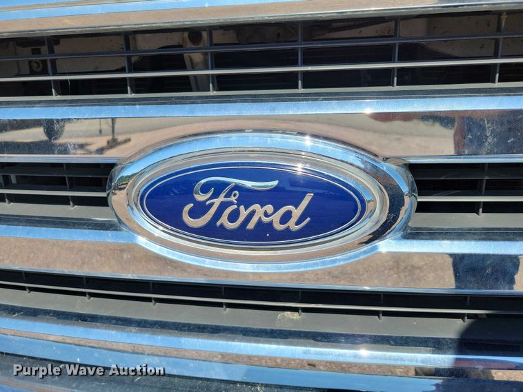 image for item DX7148 2012 Ford E450 shuttle bus