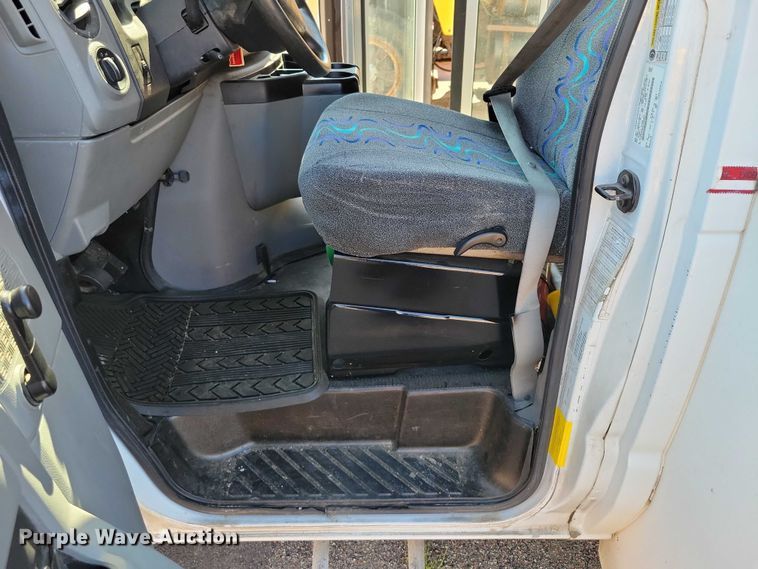 image for item DX7148 2012 Ford E450 shuttle bus