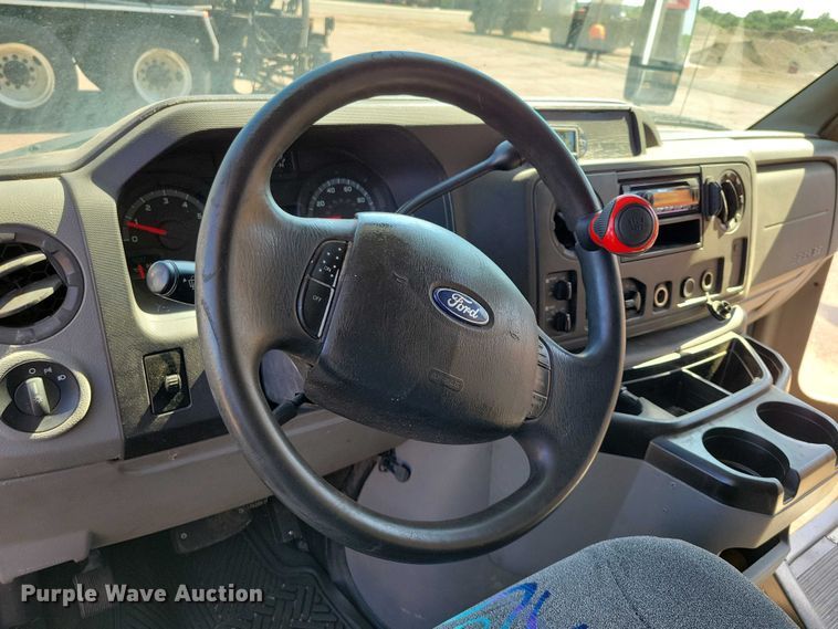 image for item DX7148 2012 Ford E450 shuttle bus