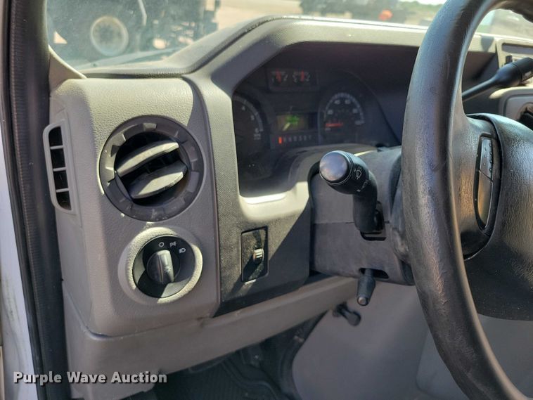 image for item DX7148 2012 Ford E450 shuttle bus