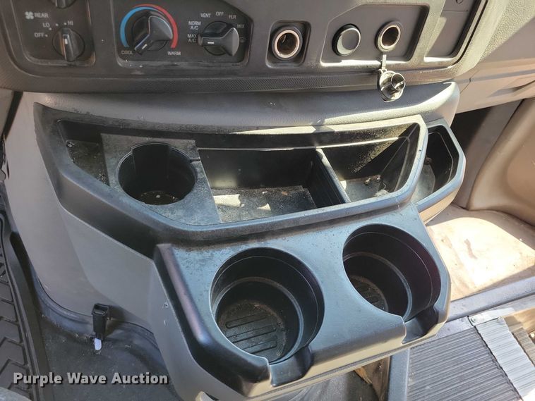 image for item DX7148 2012 Ford E450 shuttle bus