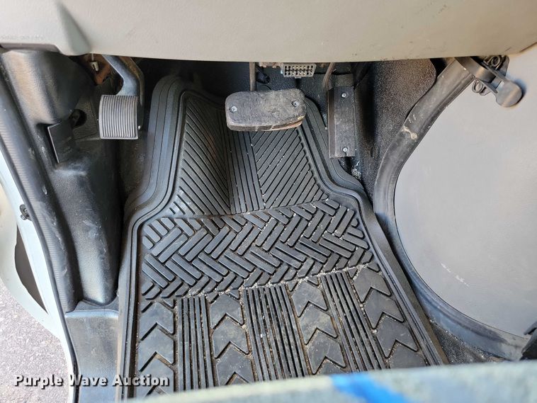 image for item DX7148 2012 Ford E450 shuttle bus