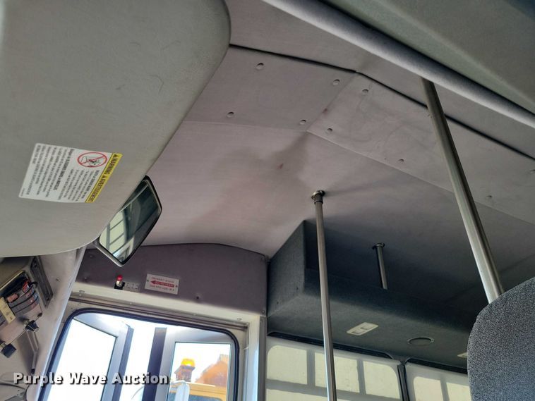 image for item DX7148 2012 Ford E450 shuttle bus