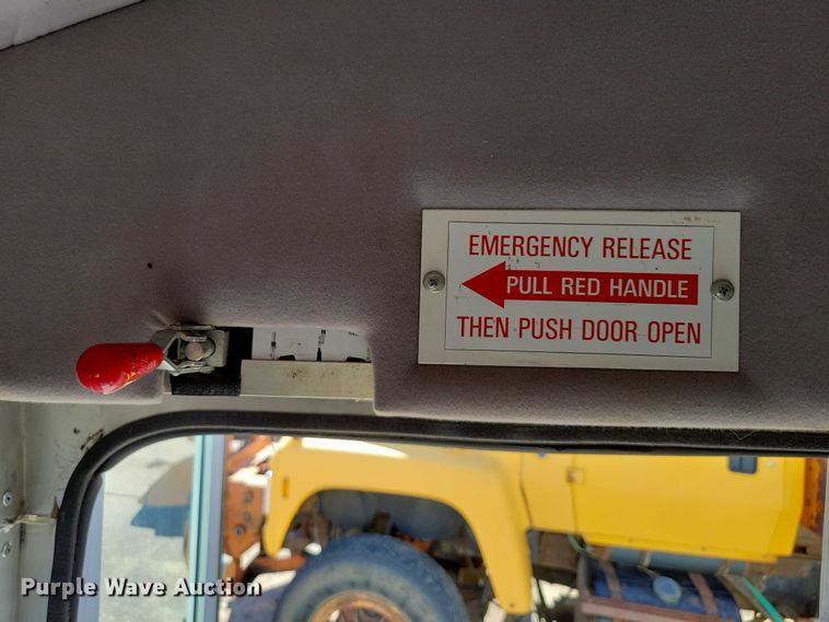 image for item DX7148 2012 Ford E450 shuttle bus