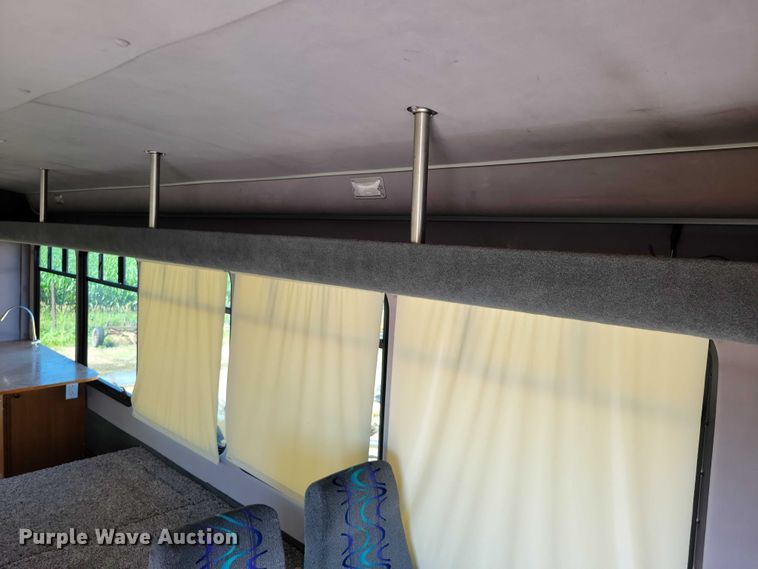 image for item DX7148 2012 Ford E450 shuttle bus