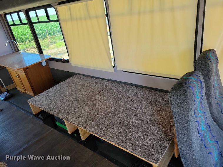 image for item DX7148 2012 Ford E450 shuttle bus