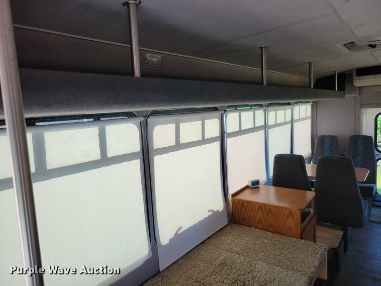 image for item DX7148 2012 Ford E450 shuttle bus