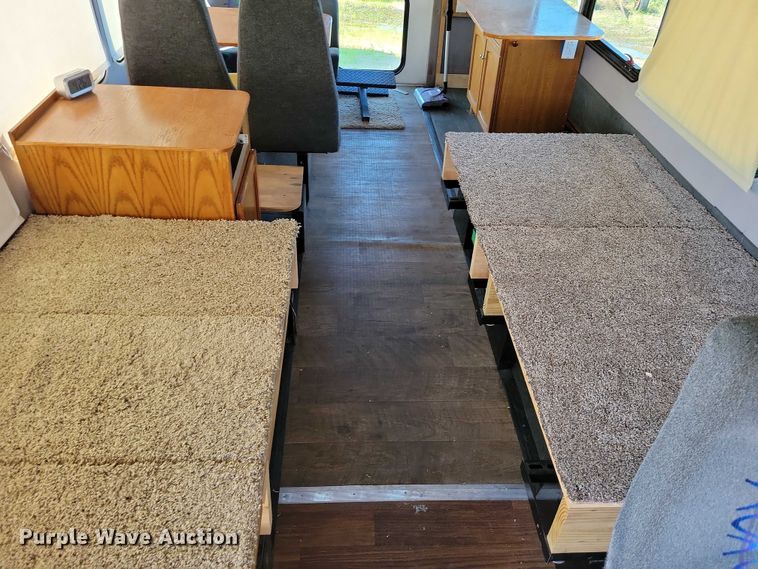 image for item DX7148 2012 Ford E450 shuttle bus