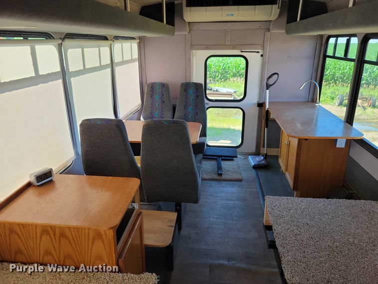 image for item DX7148 2012 Ford E450 shuttle bus