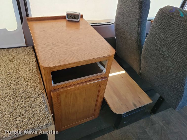 image for item DX7148 2012 Ford E450 shuttle bus