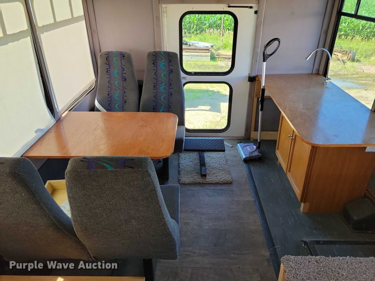 image for item DX7148 2012 Ford E450 shuttle bus