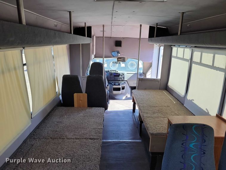 image for item DX7148 2012 Ford E450 shuttle bus