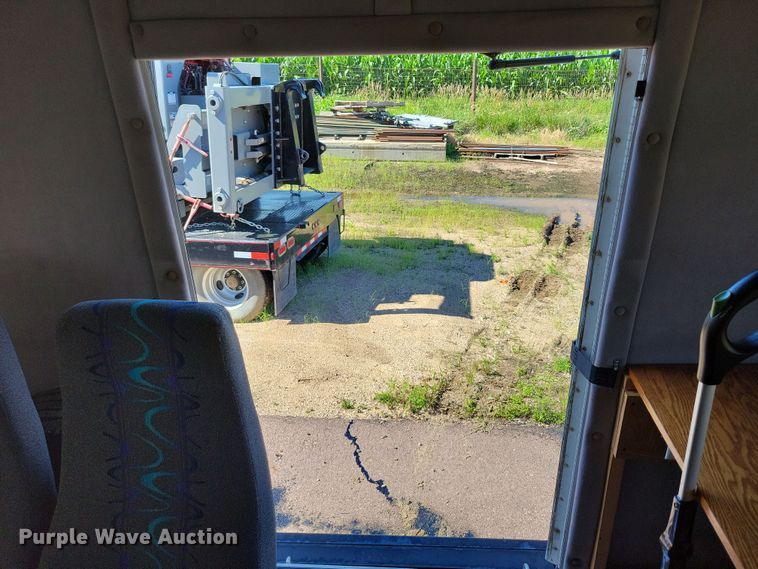 image for item DX7148 2012 Ford E450 shuttle bus