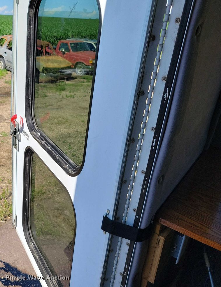 image for item DX7148 2012 Ford E450 shuttle bus