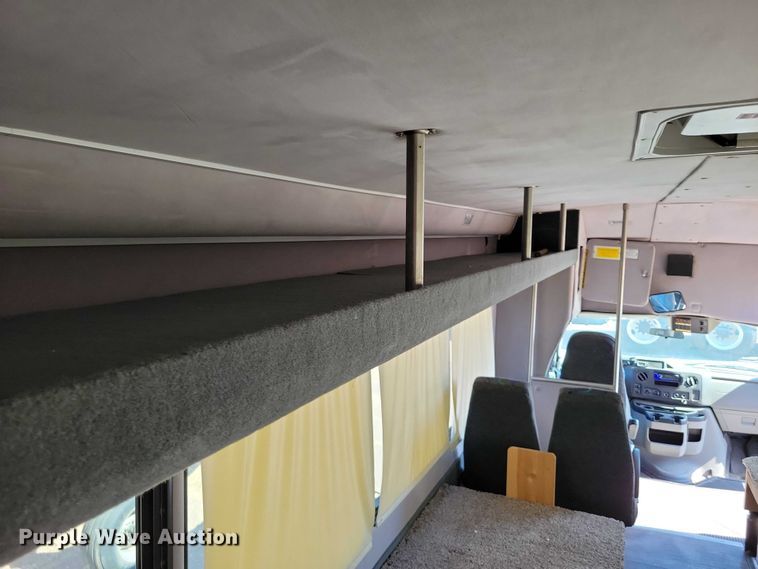 image for item DX7148 2012 Ford E450 shuttle bus