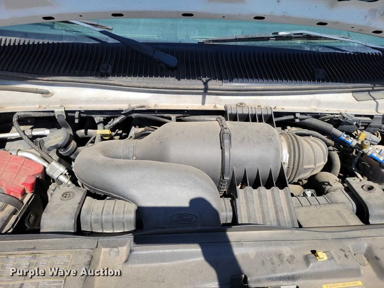 image for item DX7148 2012 Ford E450 shuttle bus