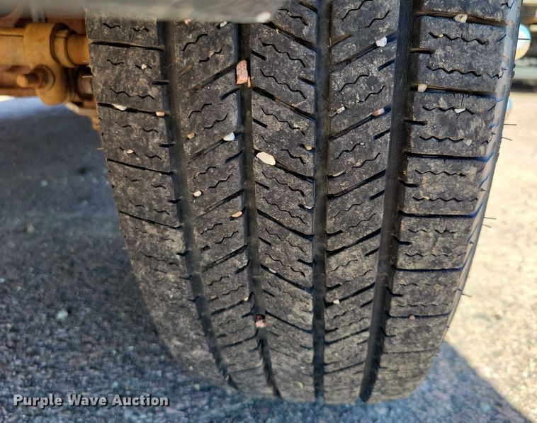 image for item DX7148 2012 Ford E450 shuttle bus