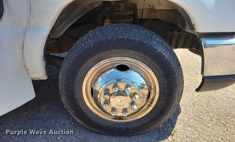 image for item DX7148 2012 Ford E450 shuttle bus